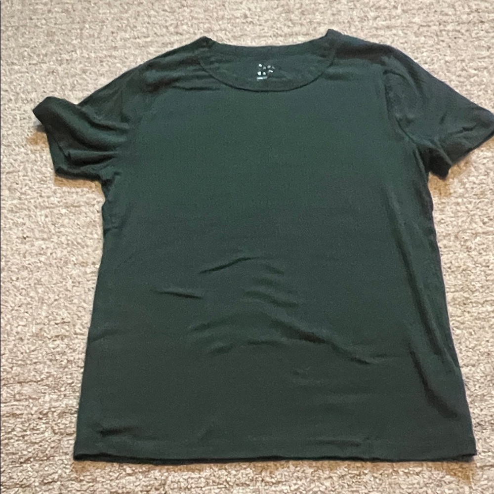 A new day dark green ribbed tshirt size medium